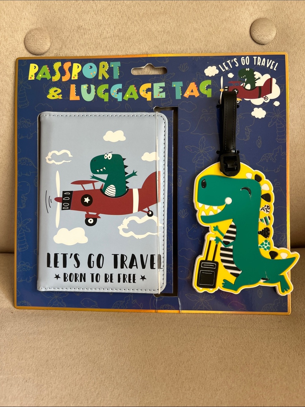 NWT Dinosaur Passport Cover & Luggage Tag Set 🦖